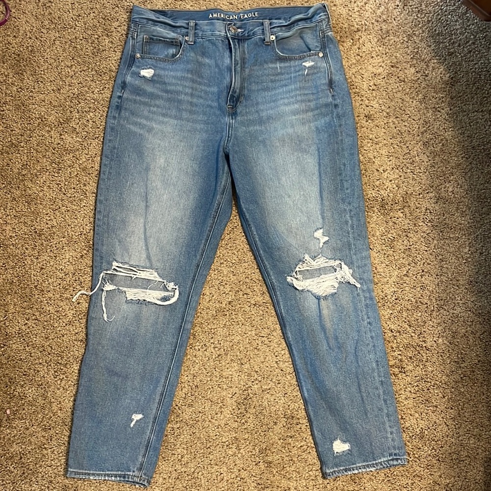 American Eagle mom jean